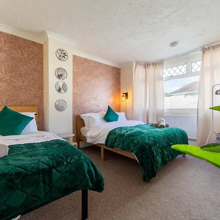 Perfect 3 Bed With Free Parking Ferienhaus *