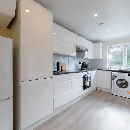 Perfect 3 Bed With Free Parking * Bristol