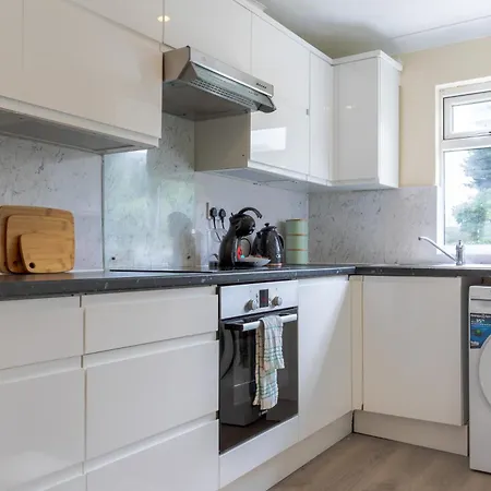 Perfect 3 Bed With Free Parking Ferienhaus