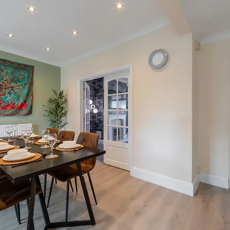 Perfect 3 Bed With Free Parking