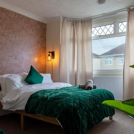 Perfect 3 Bed With Free Parking * Bristol