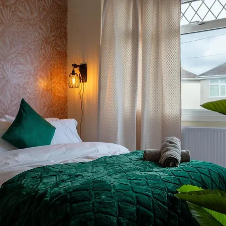 Perfect 3 Bed With Free Parking * Bristol
