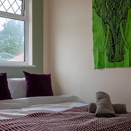 Perfect 3 Bed With Free Parking * Bristol