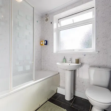 Perfect 3 Bed With Free Parking